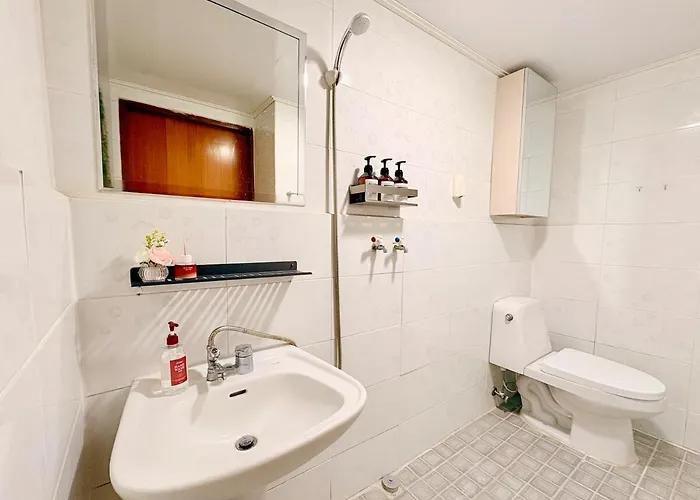 Staysu, Cozy & Comfortable Near By Line 2 Sillim Station, Gang-nam & Hong-dae, Airport Bus アパート ソウル特別市